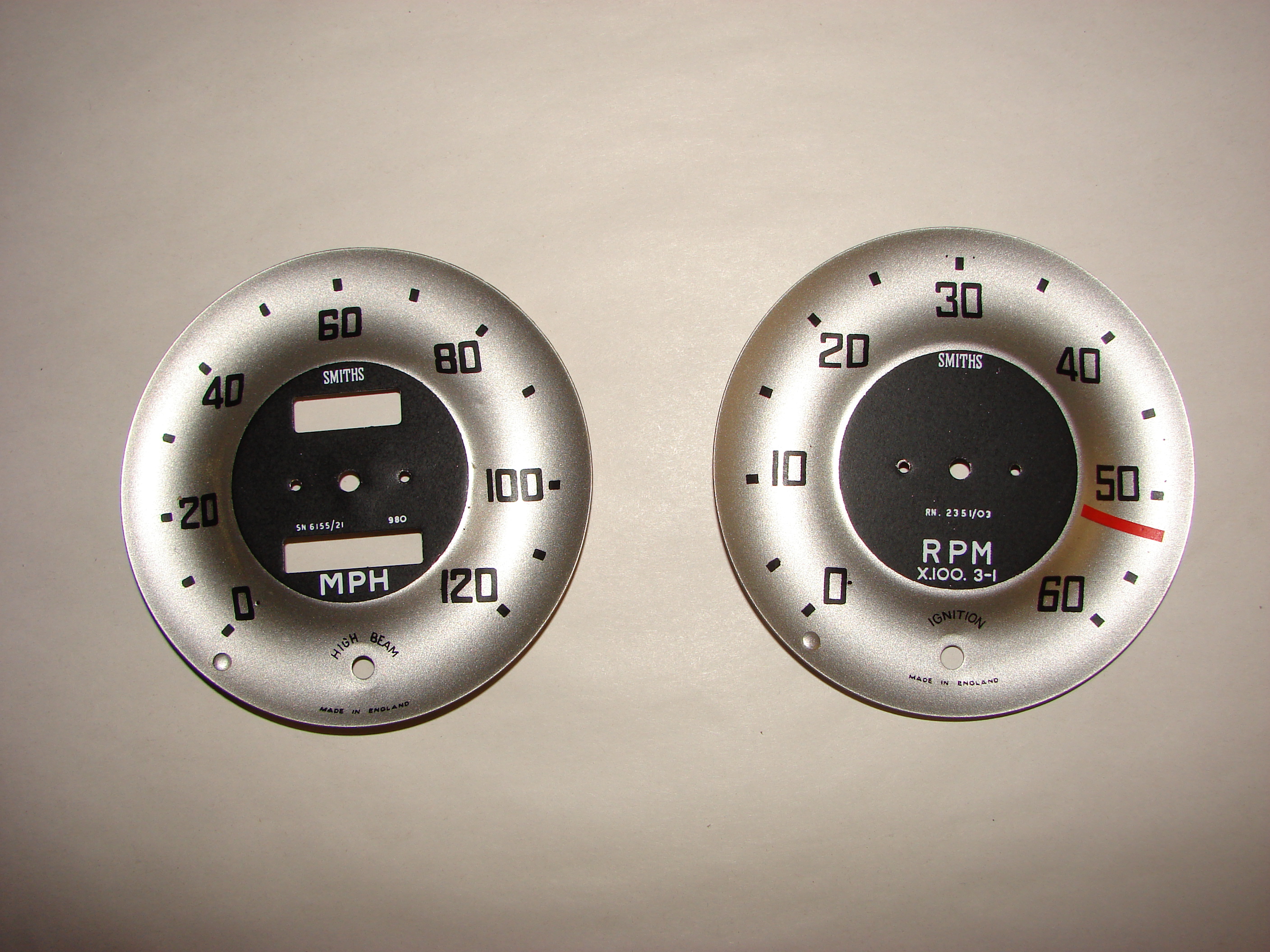 Unique borderless speedometers